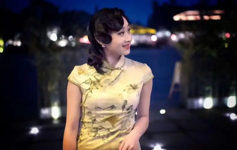 女人,就得穿一回旗袍