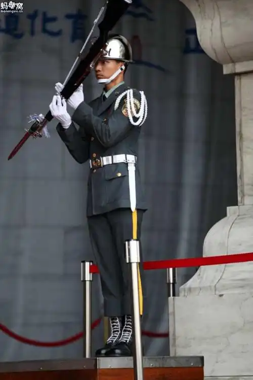 台湾军人 - 礼队换哨交接式