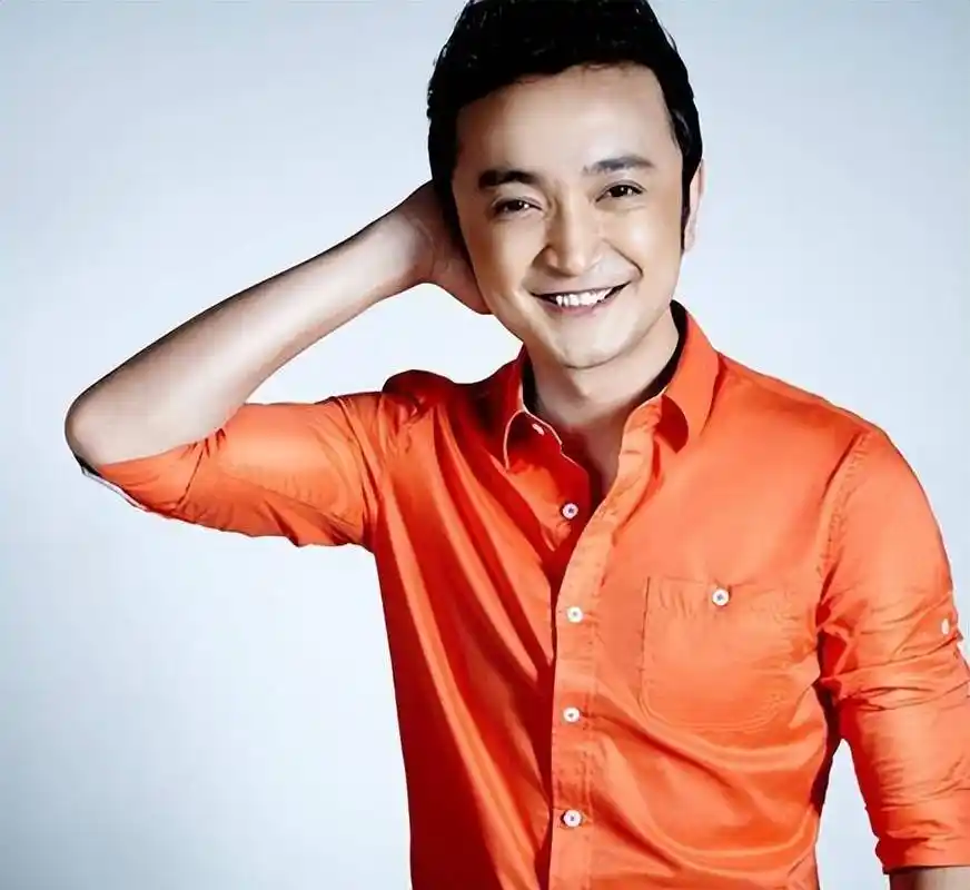 央视当红主持人小尼:离婚传得沸沸扬扬,夹缝中的他有烦恼_母亲_节目