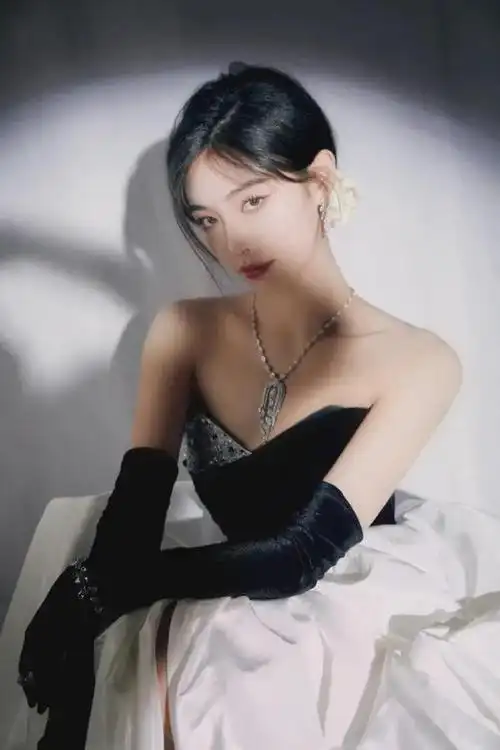 许佳琪抹胸长裙