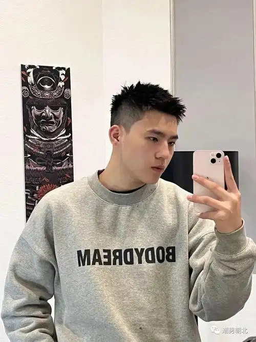 男生"短发"发型不要乱剪,这3款清爽造型值得尝试,越剪越帅气