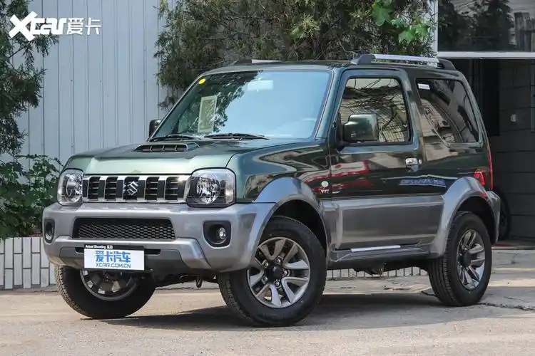 尺寸小,但却成了越野时的优势,同时还有非承载式车身和分时四驱系统