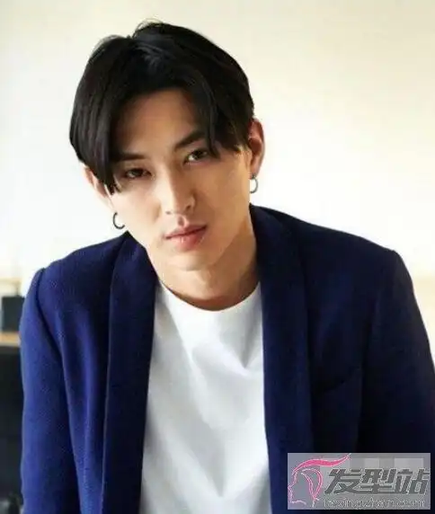 男生好看的中分发型 成熟优雅男人必备款