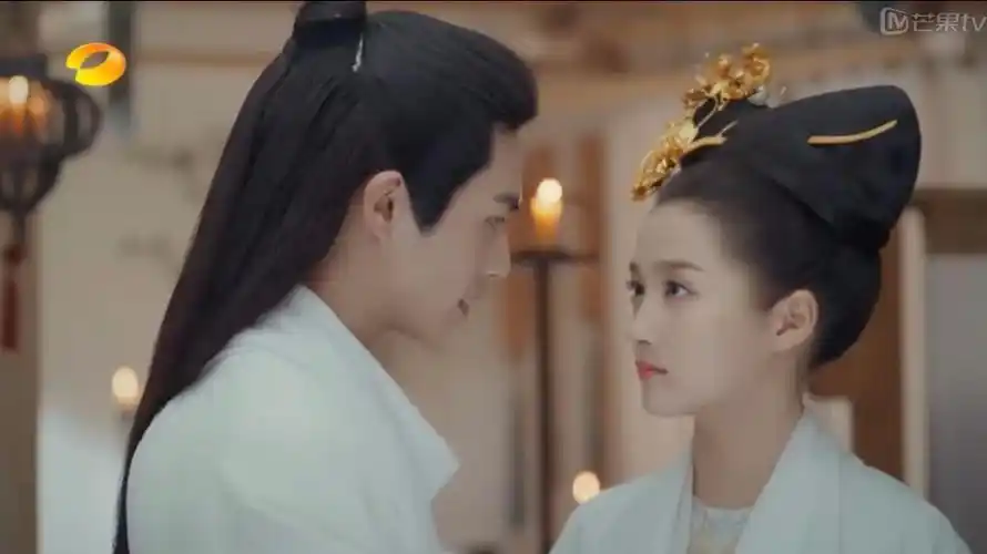 关晓彤和99年的小哥哥谈恋爱,鹿晗的地位岌岌可危?