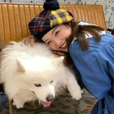 和宠物的女生头像