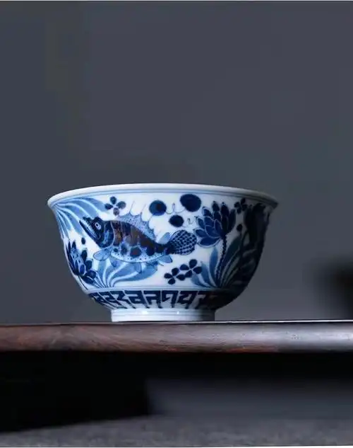 快雪时晴青花梵文鱼藻纹大撇口杯