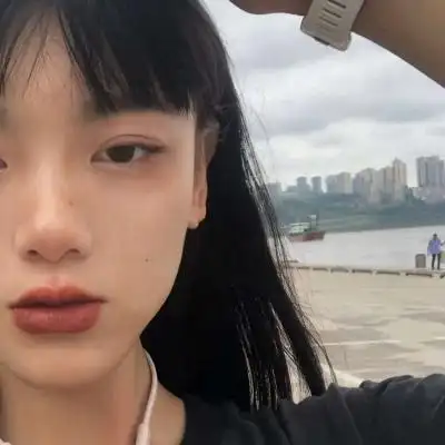 qq头像不开心女生