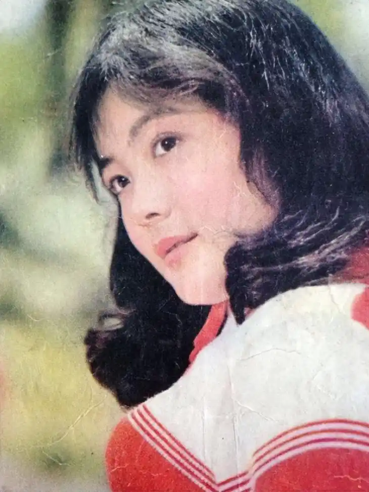 草原金花娜仁花:40岁嫁给导演宁才,42岁高龄产子,49岁成双料影后