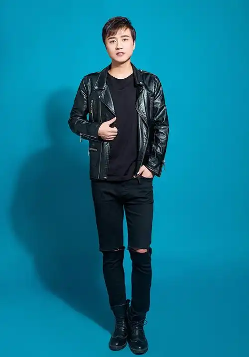 个人自选歌曲"三轮激烈的pk,最终获胜者才能赢取与南宫嘉骏合唱热门