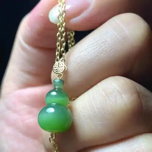碧玉猫眼葫芦吊坠
