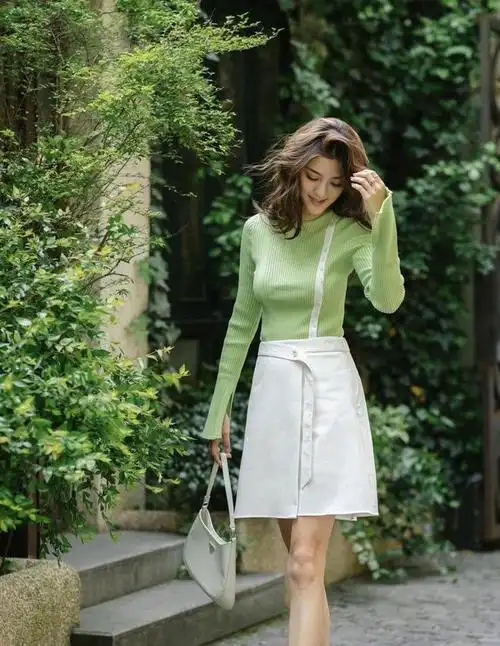 吴千语穿allblack出镜简洁中不失高级感身材曼妙更抢镜