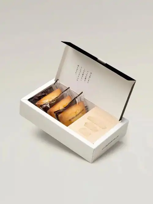 今天跟大家分享一款来自日本的糕点包装盒:-盒子为可以压扁的卡纸结构