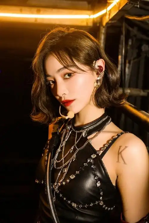 许佳琪回顾自己近两年成长接受不完美的自己