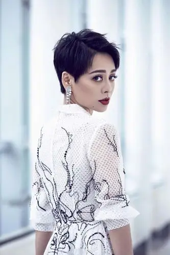 【明星苑】干练短发搭配时尚造型 宁静跨界歌王演绎潮流女王范