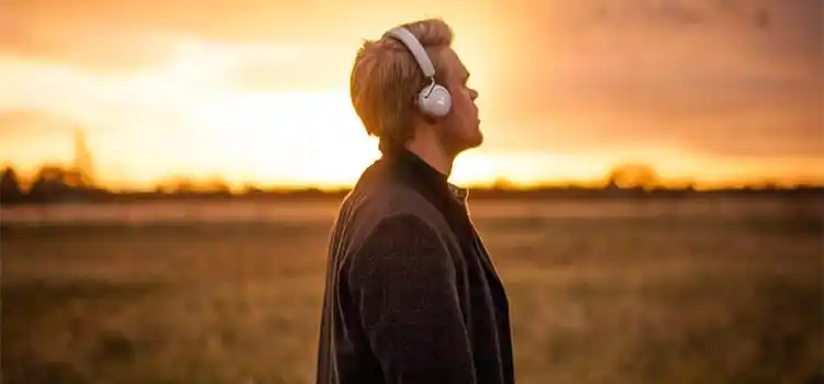 拒绝周围嘈杂,让自己有一个安静的地方,静静地欣赏着天籁乐调,那就给