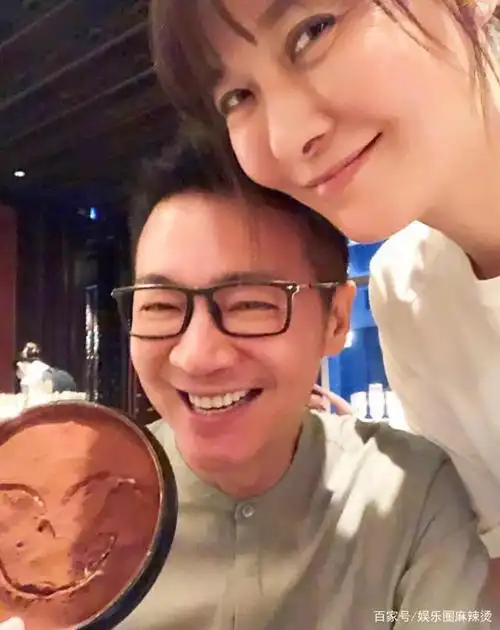 梁永斌柯蓝时隔多年再同框,曾经帅气的主持人,如今脸疑"整容"