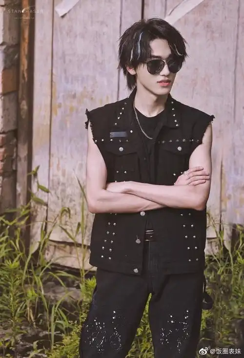 宋亚轩无袖造型