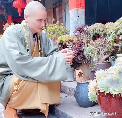 浙江一寺庙住持因长得太帅曾被多名美女追求却一心向佛