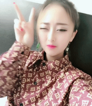 美女天生丽质迷人气质gif动图_动态图_表情包下载_soogif