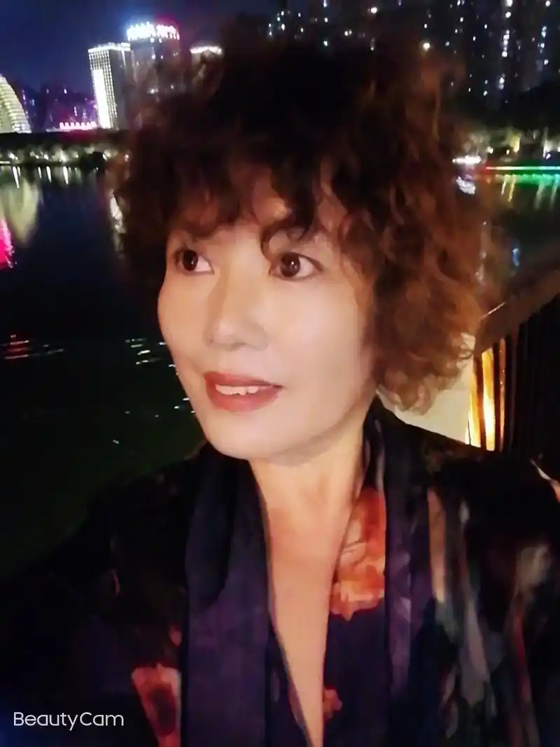 每一张照片都是满满的回忆 - 歌手白雪 - 抖音