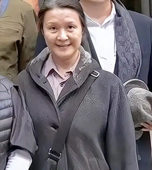 方舒一婚嫁陈国星二婚嫁小10岁屠洪刚被抛弃今65岁苍老难辨