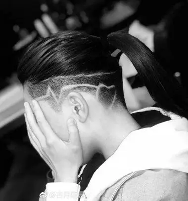 马尾 >> 剪了undercut后很后悔 undercut女生扎马尾后脑的头发做成了