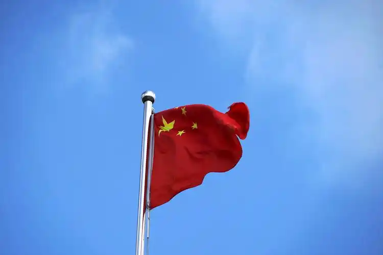 蓝天下的五星红旗