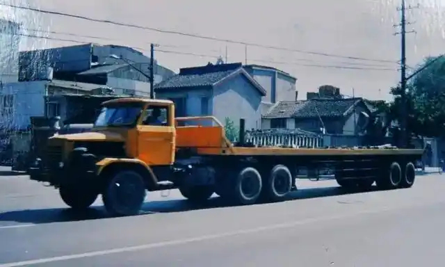 15张老照片回顾90年代的那些卡车