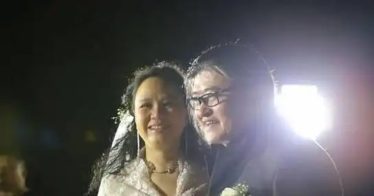 刘欢和媳妇相识9天闪婚相濡以沫多年后悔当初对她放纵