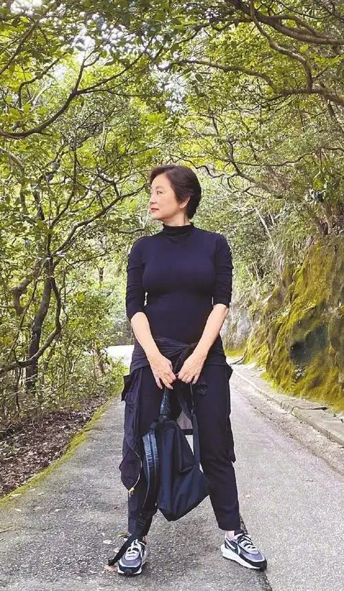 早知道杨紫和娄艺潇变成这样网友表示还不如喜欢蔡明奶奶呢