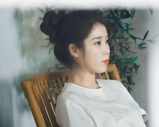 有没有iu丸子头吊带的照片?