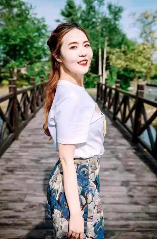 北京大学女神校花岳兰若个人写真高雅纯洁_自然_评价_affairs