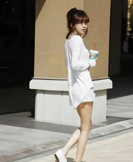 街拍模特照片美普通人可以参考几种单人全身站姿街头时尚美姿