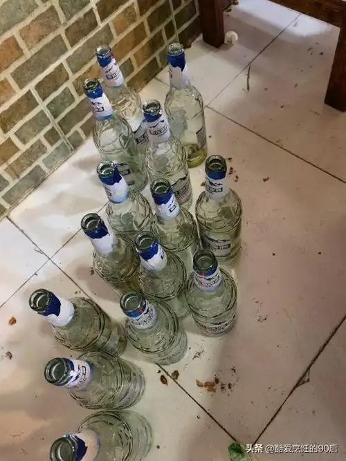 总算把老板送的啤酒都喝完了,这帮哥们还真够给力呀