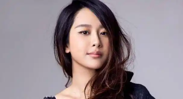 杨紫陪马思纯抵抗抑郁症,被张雪迎背刺一刀,后因肖战成人生赢家_发展