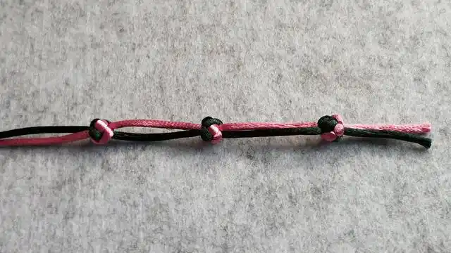 双线纽扣结又叫钻石结疙瘩结,手链收尾绳结编法图解