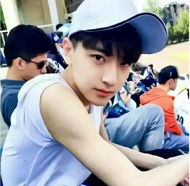 怎么判断一个男生喜不喜欢你(初中),15岁时我被骂:招男生喜欢不是因为