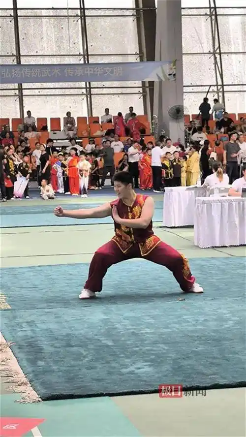 "武"动江城!2024年湖北省传统武术大赛暨中国武术段位赛揭幕_比赛_赛