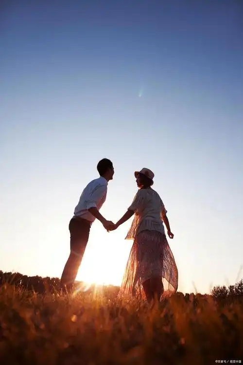 5月20日被视为表达爱情的特殊日子,情侣们通常会庆祝并彰显他们的感情