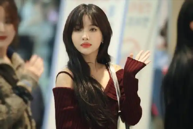 全昭妍#txj#田小娟#qzy全昭妍超话[图片]231021 icn 出境 小娟饭拍图