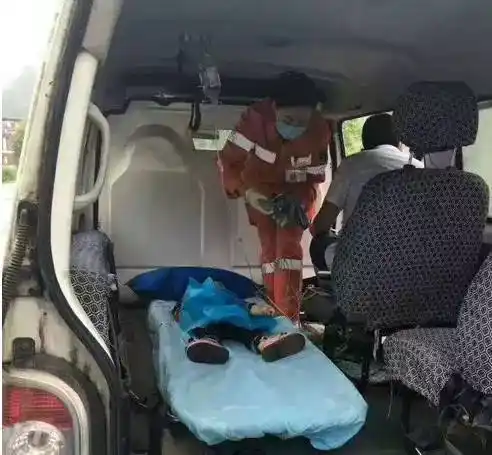 痛心!泸州3岁小女孩赶场途中遇车祸身亡