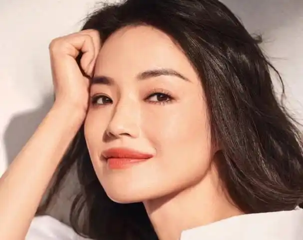 方脸也能美出天际的女星有人享誉国际有人气质出尘