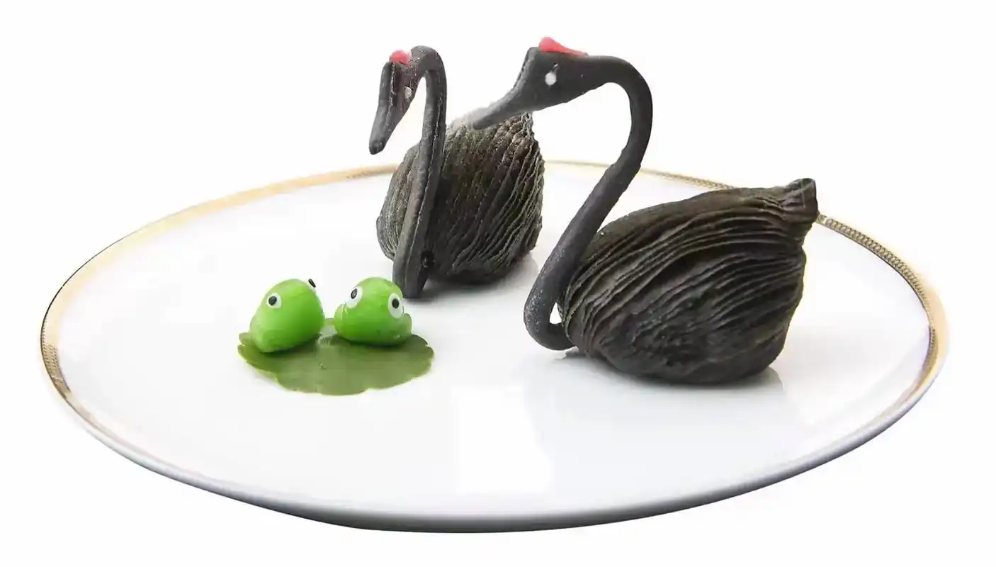 天鹅酥,黑天鹅,白天鹅#摆盘技巧 #美味盛宴 - 抖音