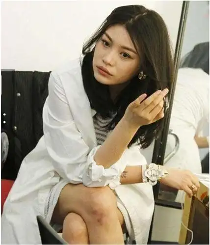 33岁汪峰前妻葛荟婕18岁当妈如今自曝失恋却无一人同情