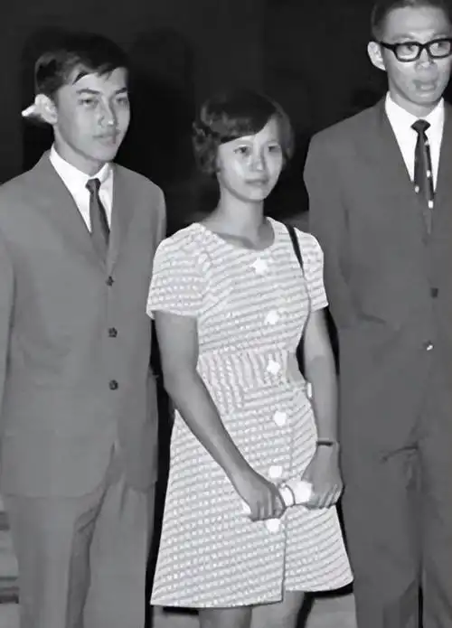 新加坡第一夫人何晶铁腕挽救新加坡经济嘲讽美国很亲近中国