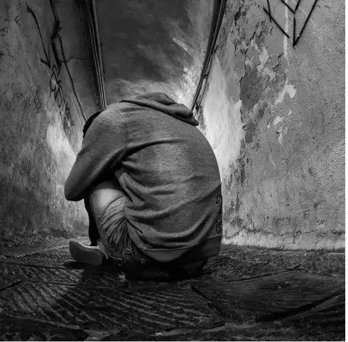 "1年怀3次",19岁准护士为"痞子气"男友退学,理由引人深思