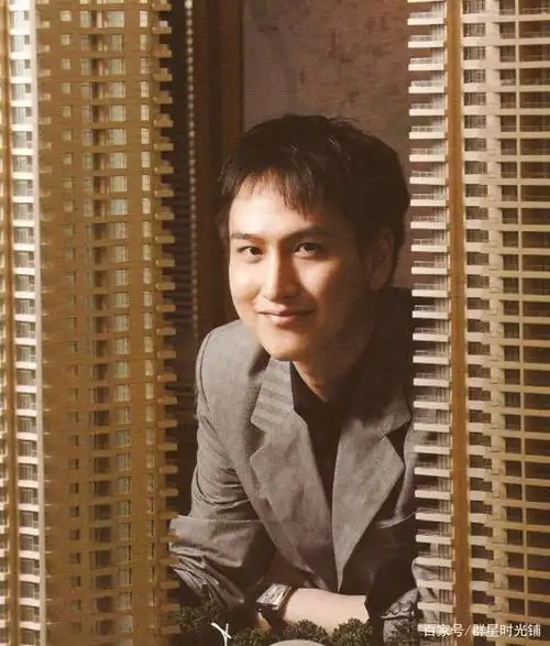 父亲留下133套房,如今每套市值约2亿,"国民老公"汤珈铖的故事