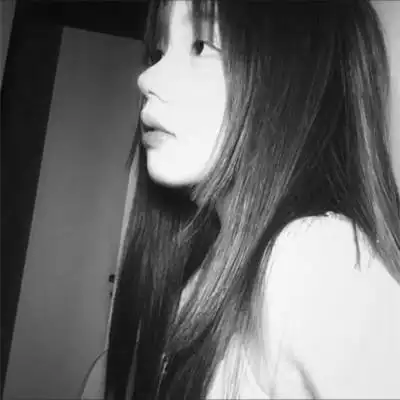 黑白女生头像图片真人