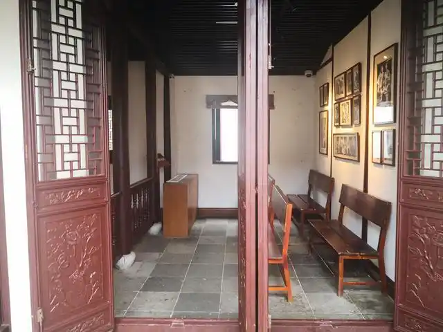 西厢房是福音堂,是宋氏三姐妹的父母传教的场所,这段名人故事稍后专题