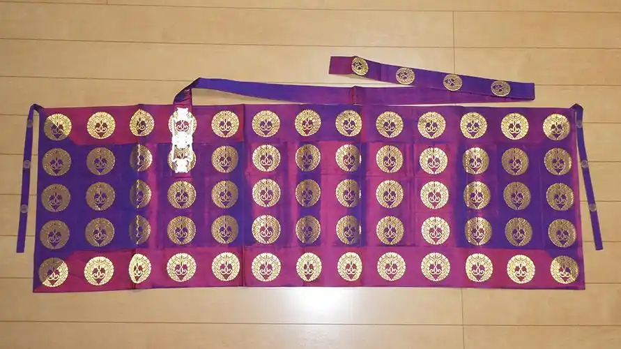 浄土真宗本愿寺派 鹫见法衣店 中五条袈裟 紫玉虫色下藤捻金纹 僧侣仏